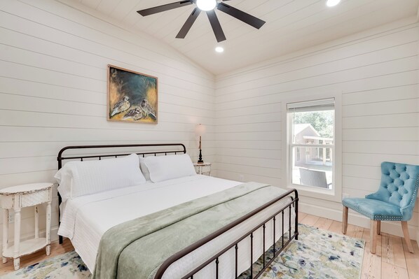 2 bedrooms, iron/ironing board, Internet, bed sheets