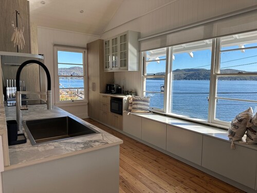 Wobby Waters! Waterfront Escape at Little Wobby on the Hawkesbury River sleeps 8