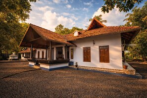 Front of property - Cotelac Heritage Lake Resort Alleppey (Kuttanad Taluk)