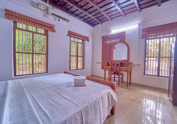 Habitación Deluxe doble, patio, vistas al lago | Wifi gratis y ropa de cama