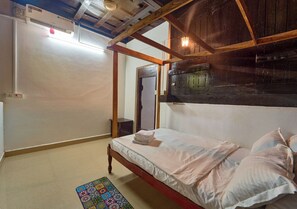 Free WiFi, bed sheets