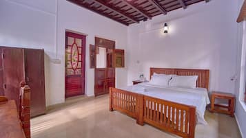 Deluxe Double Room, Patio, Lake View