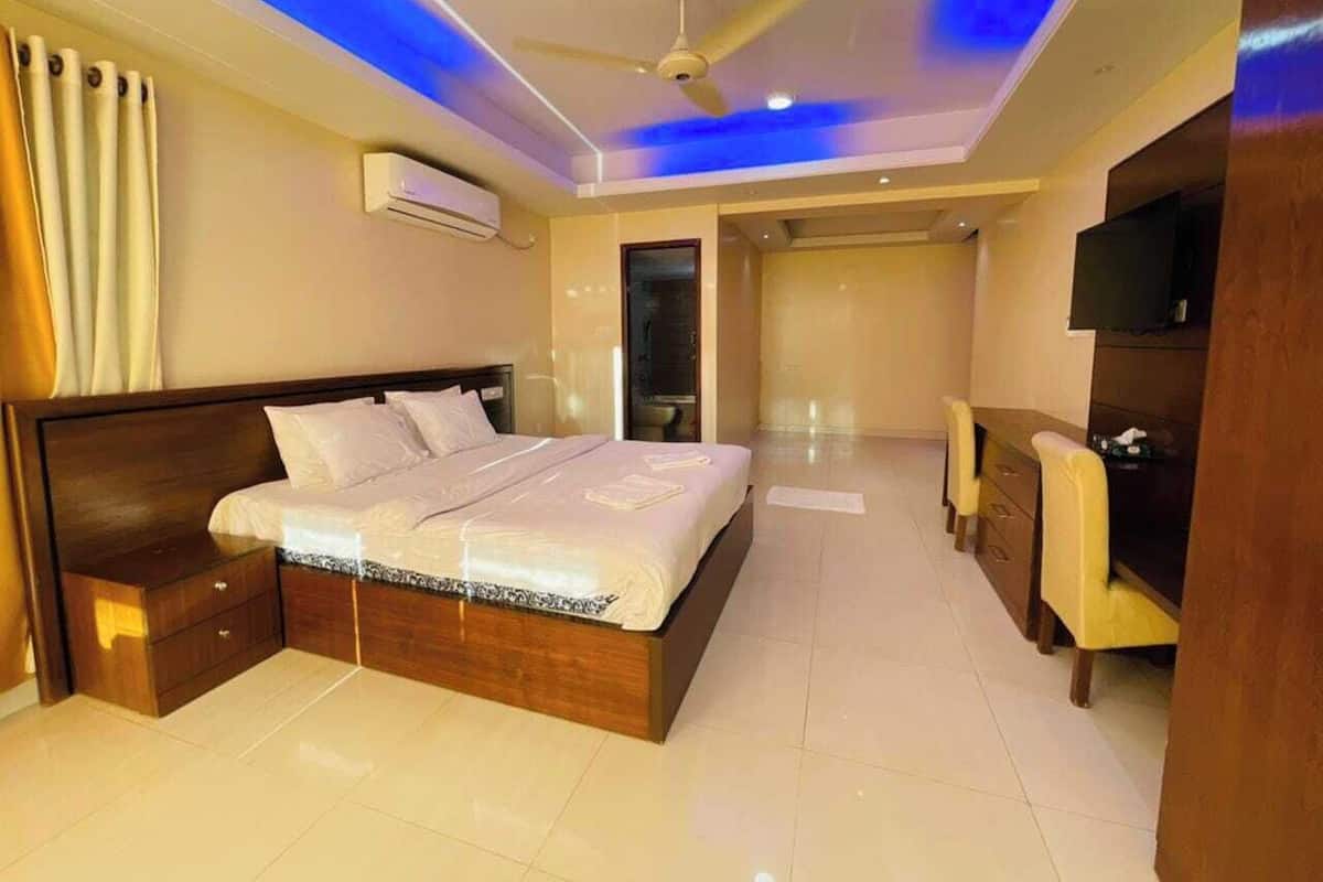 Deluxe Double Room, Beach View | Free WiFi