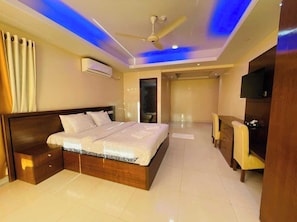 Deluxe Double Room, Beach View | Free WiFi