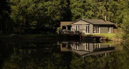 Romantic chalet on the waterfront