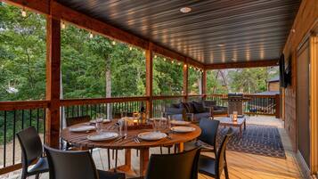 تناول الطعام بالخارج