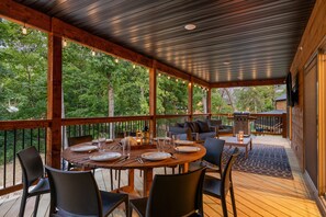 تناول الطعام بالخارج