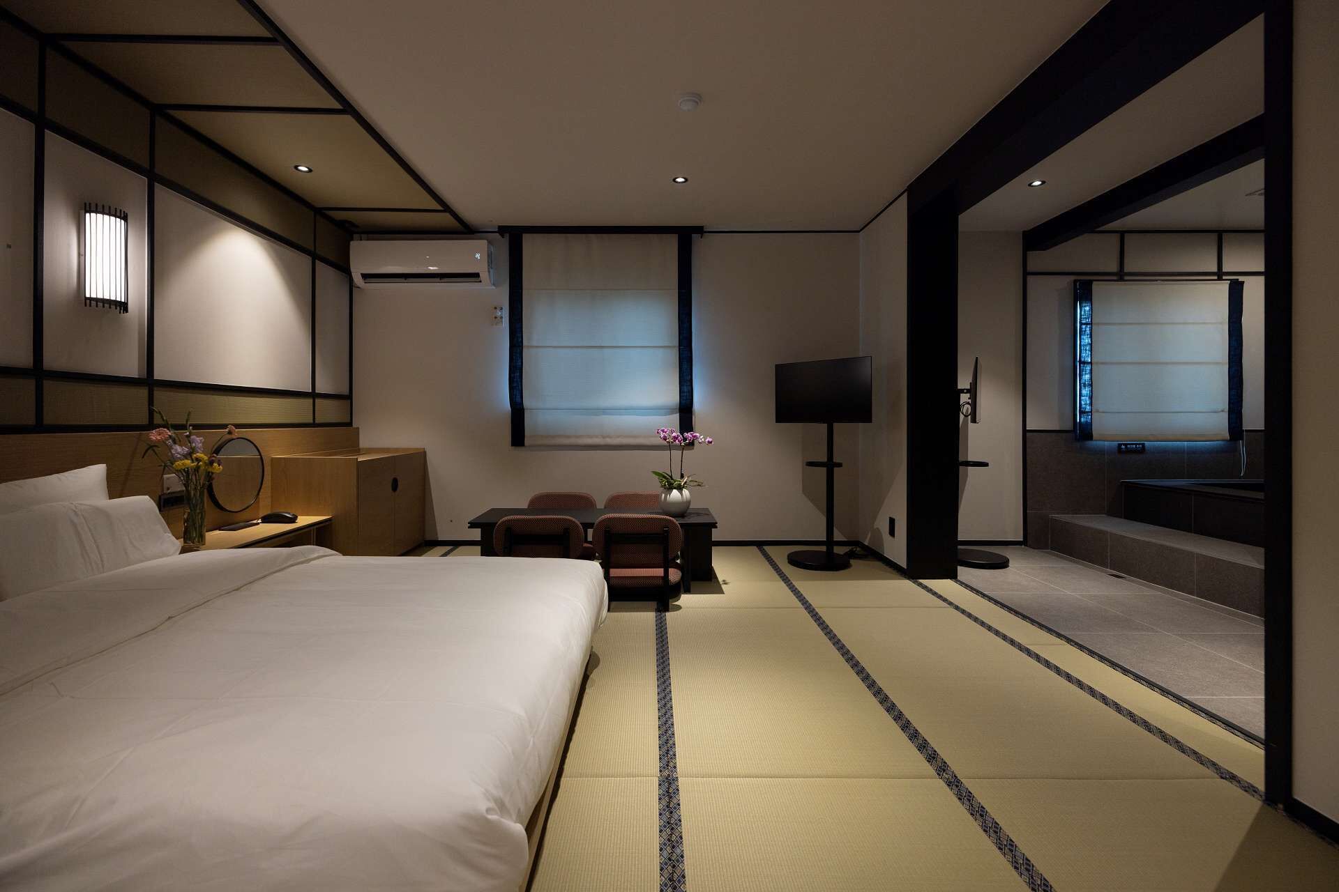Signature Twin Room | Desk, laptop workspace, free WiFi
