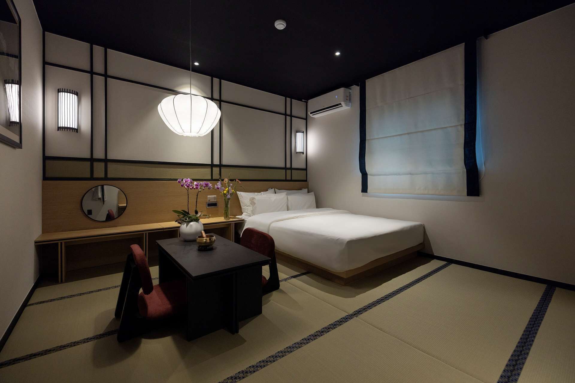 Dado (Tea ceremony) | Desk, laptop workspace, free WiFi