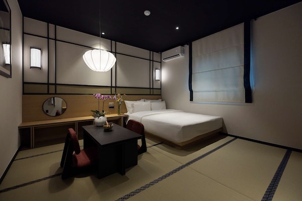 Dado (Tea ceremony) | Escritorio, espacio para trabajar con laptop y wifi gratis