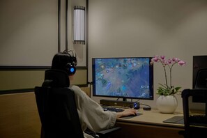 Desk, laptop workspace, free WiFi - Mitasuya Ryokan Hotel by Anook Daejeon Yuseong (Gongju)