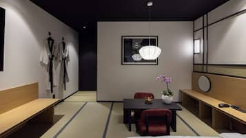 Dado (Tea ceremony) | Desk, laptop workspace, WiFi (free)