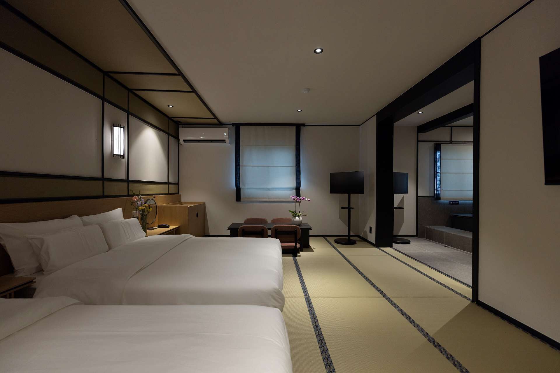 Signature Twin Room | Desk, laptop workspace, free WiFi