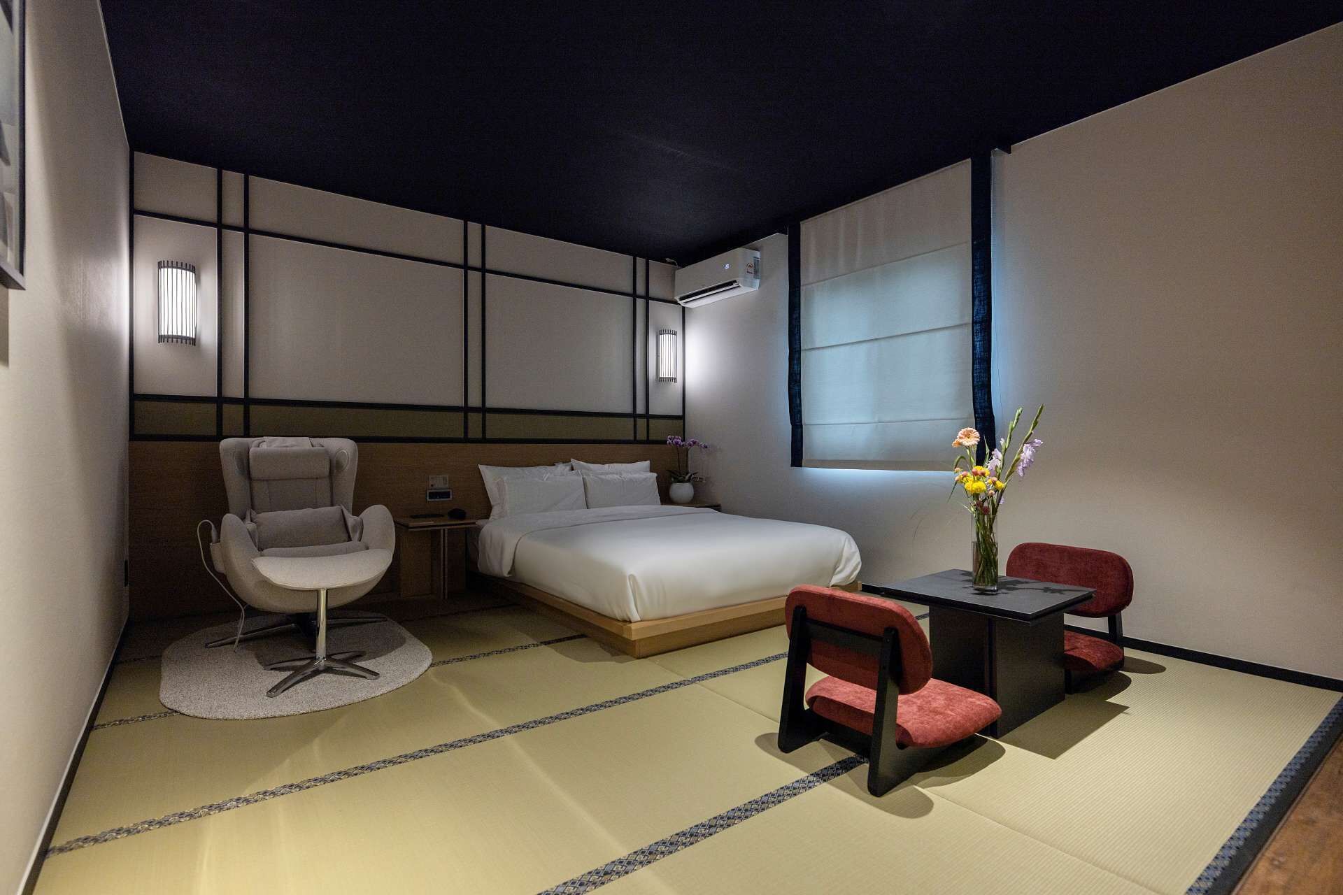 Massage Chair | Desk, laptop workspace, free WiFi