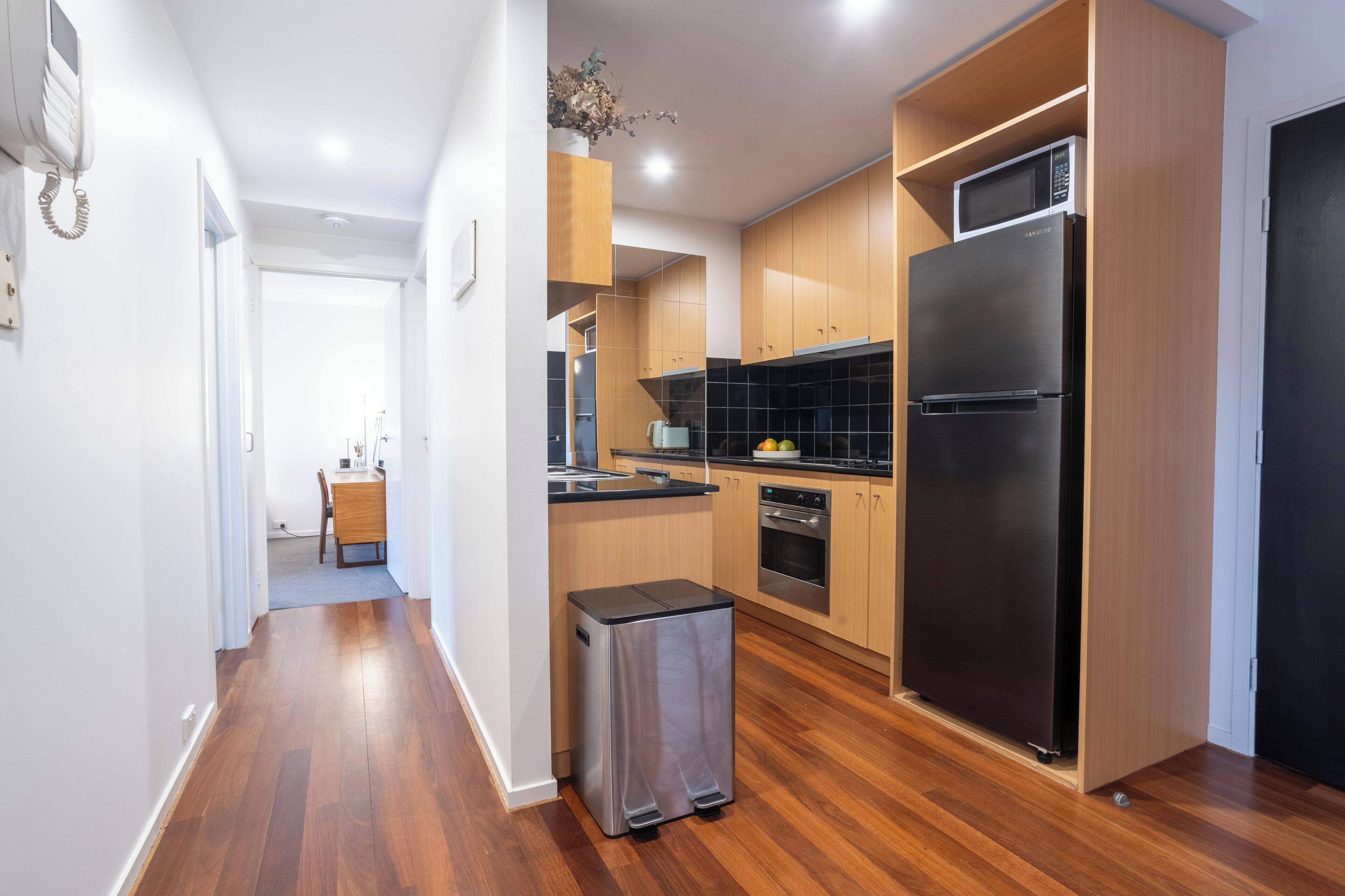 Kühlschrank, Mikrowelle, Ofen, Herdplatte