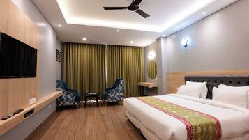 Premium-rum - balkong - utsikt mot floden | Skrivbord, ljudisolering och gratis wi-fi