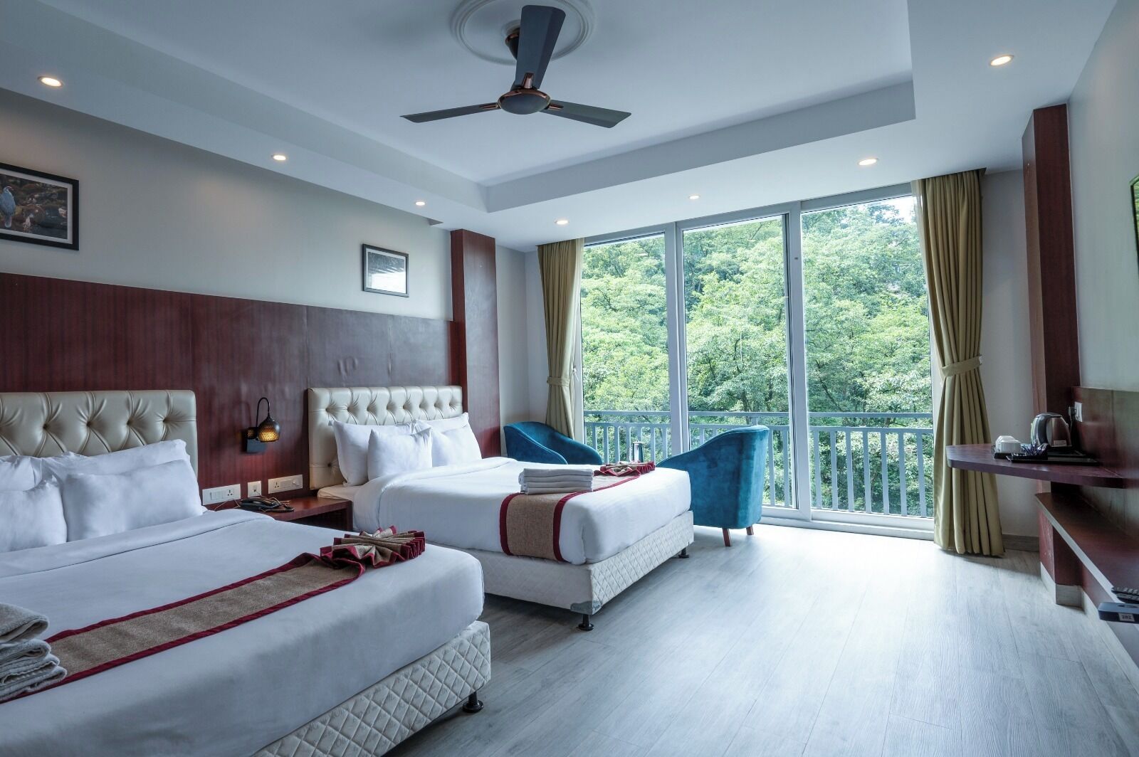 ห้องแฟมิลี่, ระเบียง, วิวแม่น้ำ | โต๊ะทำงาน, ห้องเก็บเสียง, Wi-Fi ฟรี