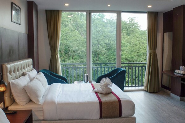 Family Room, Balcony, River View | Desk, soundproofing, free WiFi - Avianna Gangtok Resort & Spa (Gangtok)