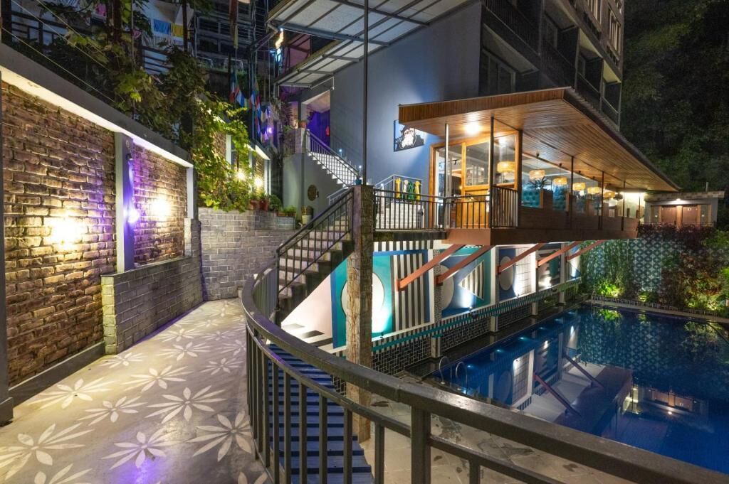 室内游泳池，室外游泳池