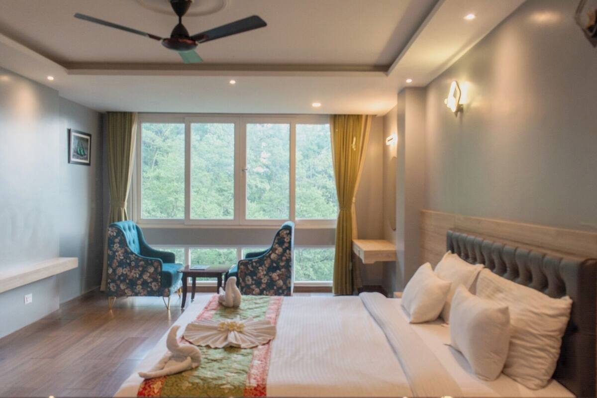 Premium Room, Balcony, River View | Desk, soundproofing, free WiFi