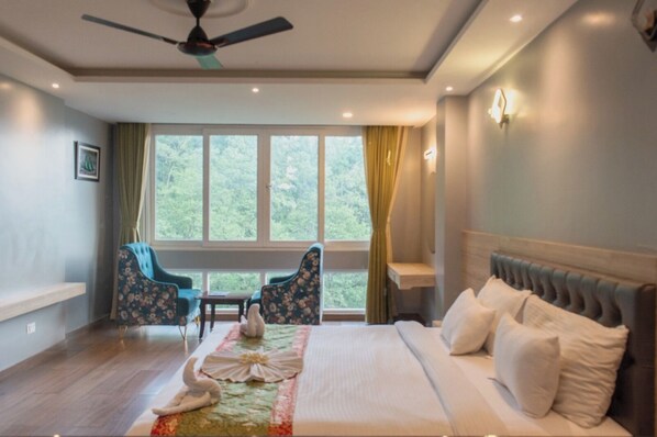 Premium Room, Balcony, River View | Desk, soundproofing, free WiFi