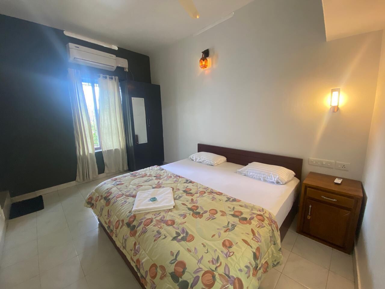 Fer et planche à repasser, Wi-Fi gratuit, draps fournis