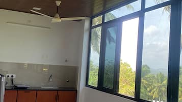 Deluxe Apartment, Balcony, City View | Private kitchen | Fridge, cookware/dishes/utensils