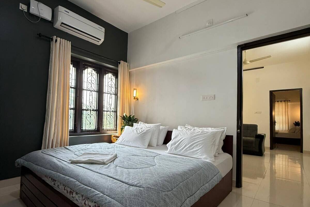 Premium bedding, iron/ironing board (on request), free WiFi, bed sheets