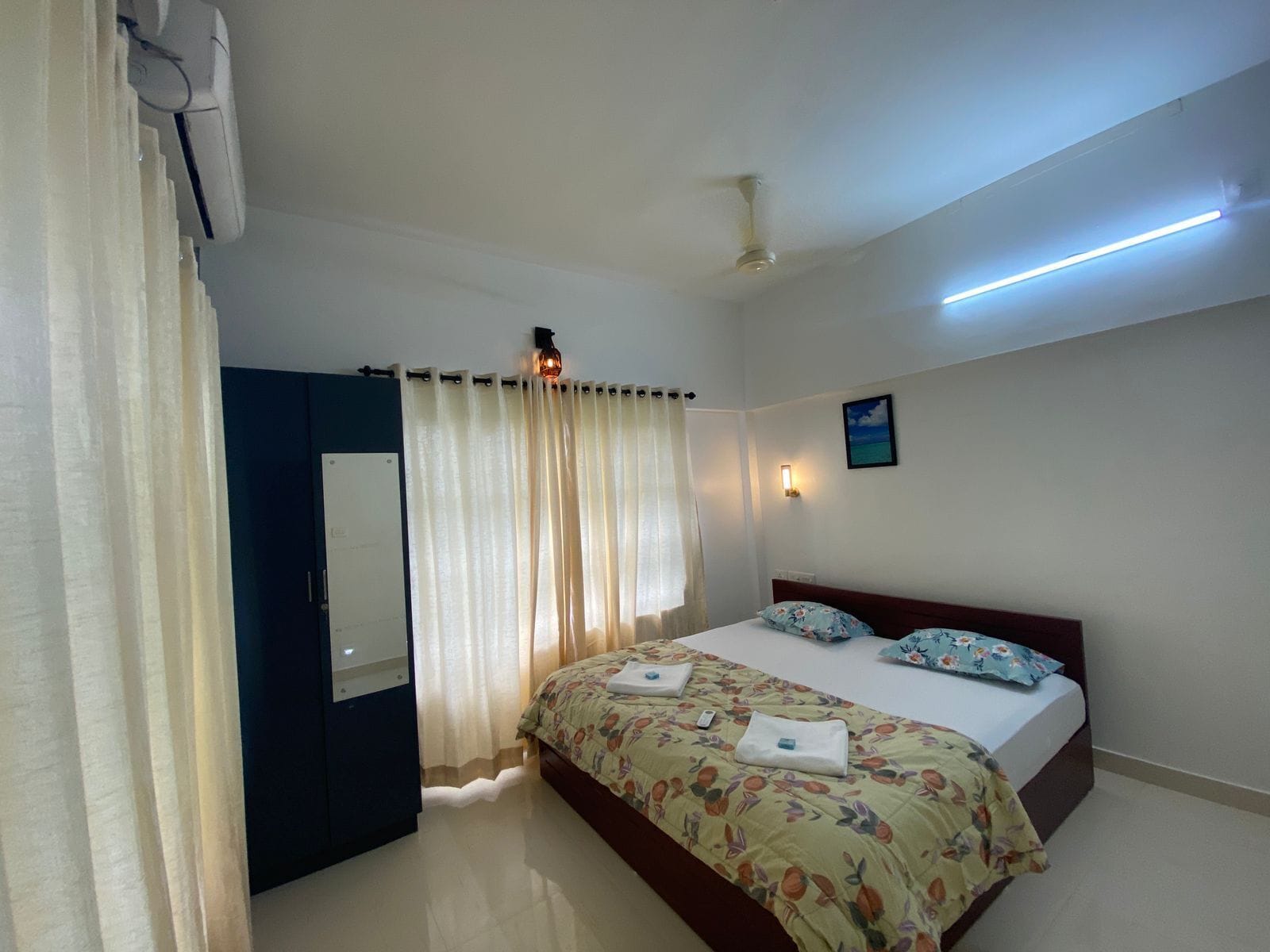 Fer et planche à repasser, Wi-Fi gratuit, draps fournis