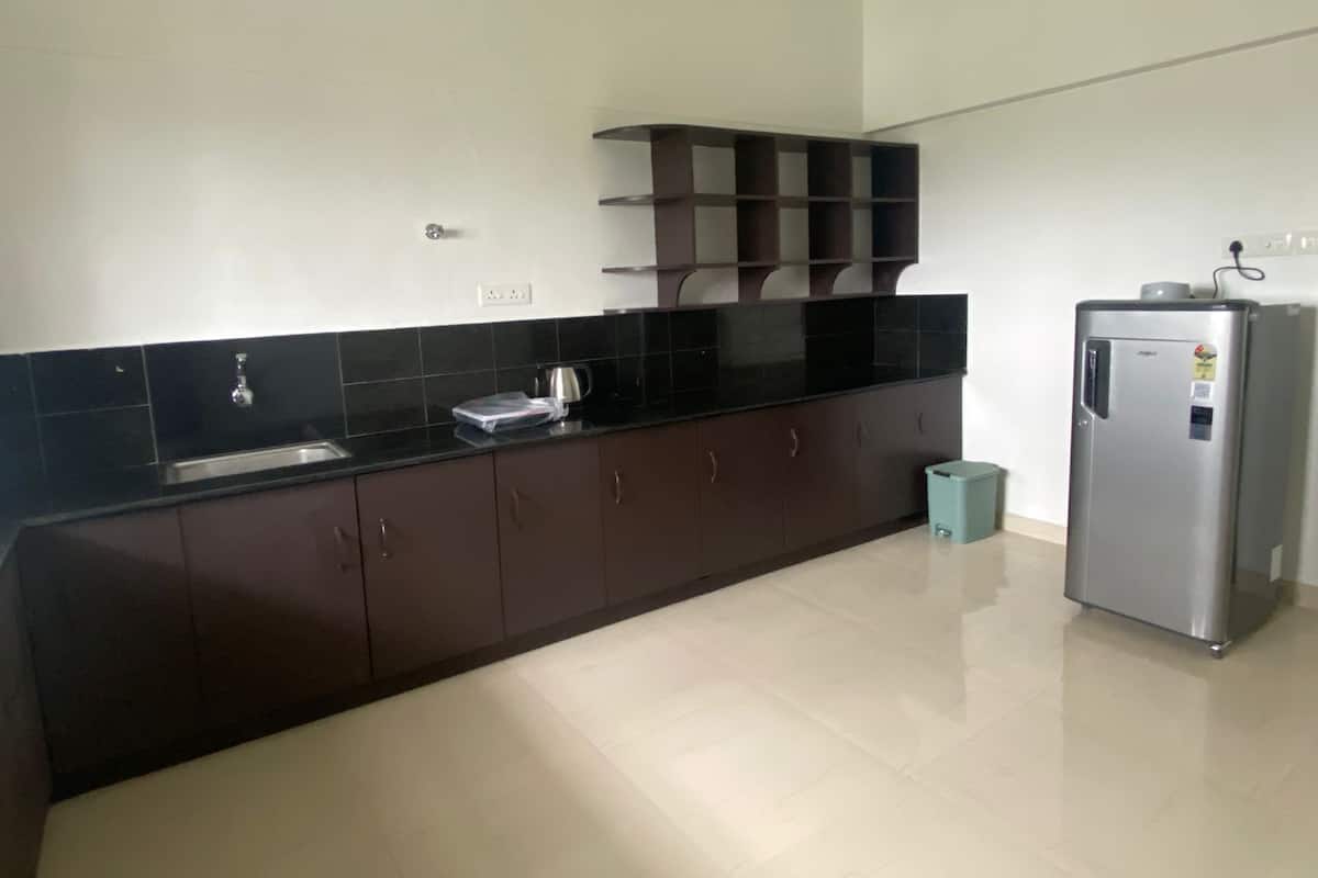 Deluxe Apartment, City View | Private kitchen