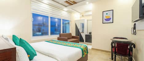 Habitación doble Deluxe | Escritorio y tabla de planchar con plancha