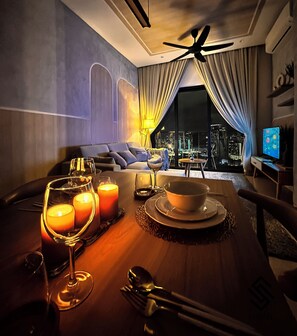 Decoración personalizada, muebles diferentes y escritorio