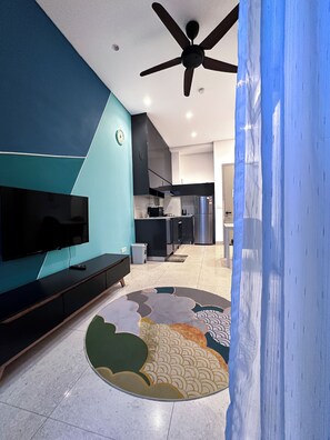 Apartment, 1 Queen Bed, Kitchen, Tower | Living area