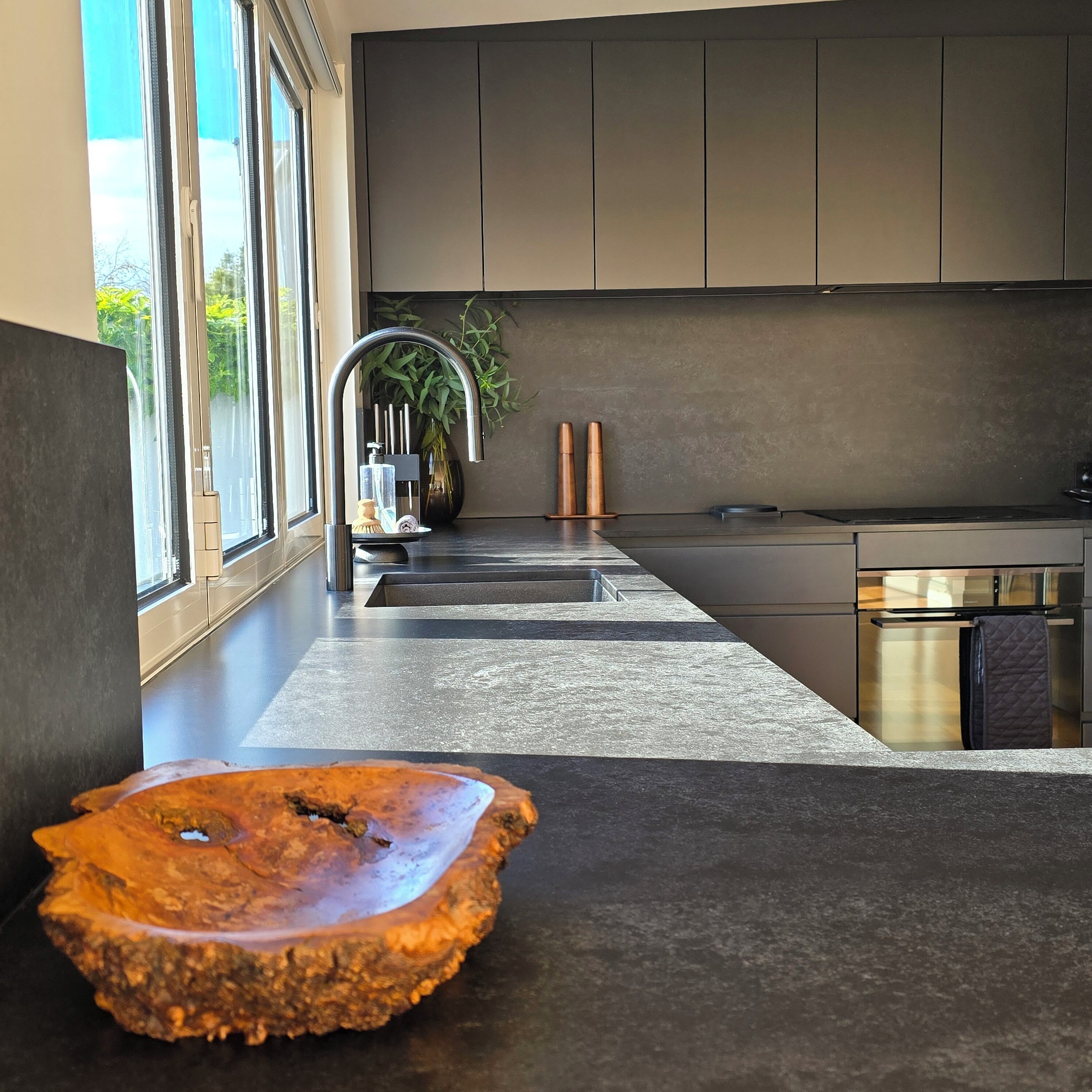 ميكروويف،  فرن، موقد طهي مسطح، غسالة أطباق