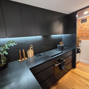 ميكروويف، فرن، موقد طهي م�سطح، غسالة أطباق