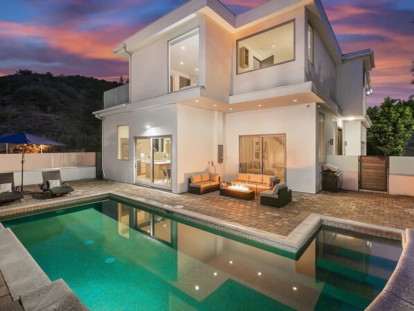 Outdoor pool, a heated pool