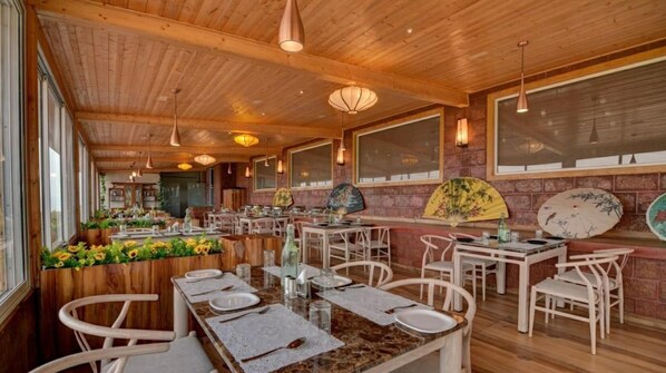 Kontinental frokost hver dag (INR 1000 per person)