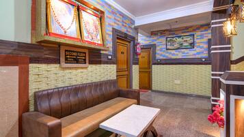 Coin salon dans le hall