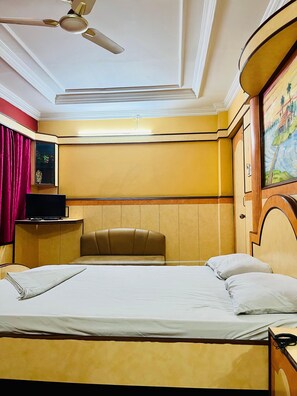 Deluxe Room | Desk, laptop workspace, free WiFi