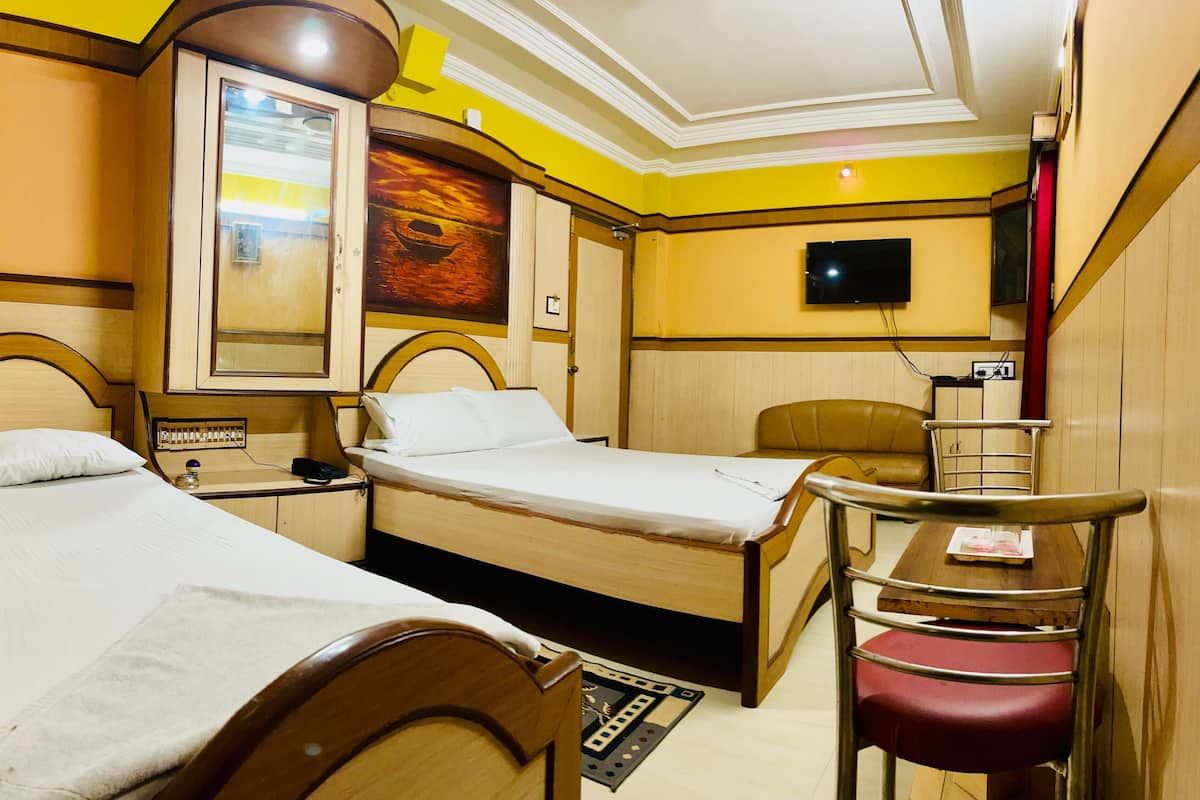 Family Room, City View | Desk, laptop workspace, free WiFi