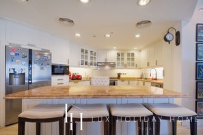 Apartment, City View | Private kitchen