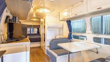 Quadruple Room | Desk, blackout drapes, free WiFi, bed sheets