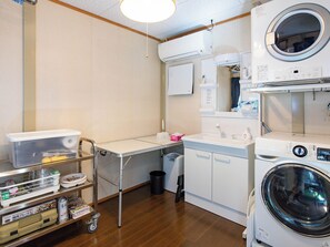 Quadruple Room | Bathroom | Combined shower/bathtub, free toiletries, hair dryer, slippers