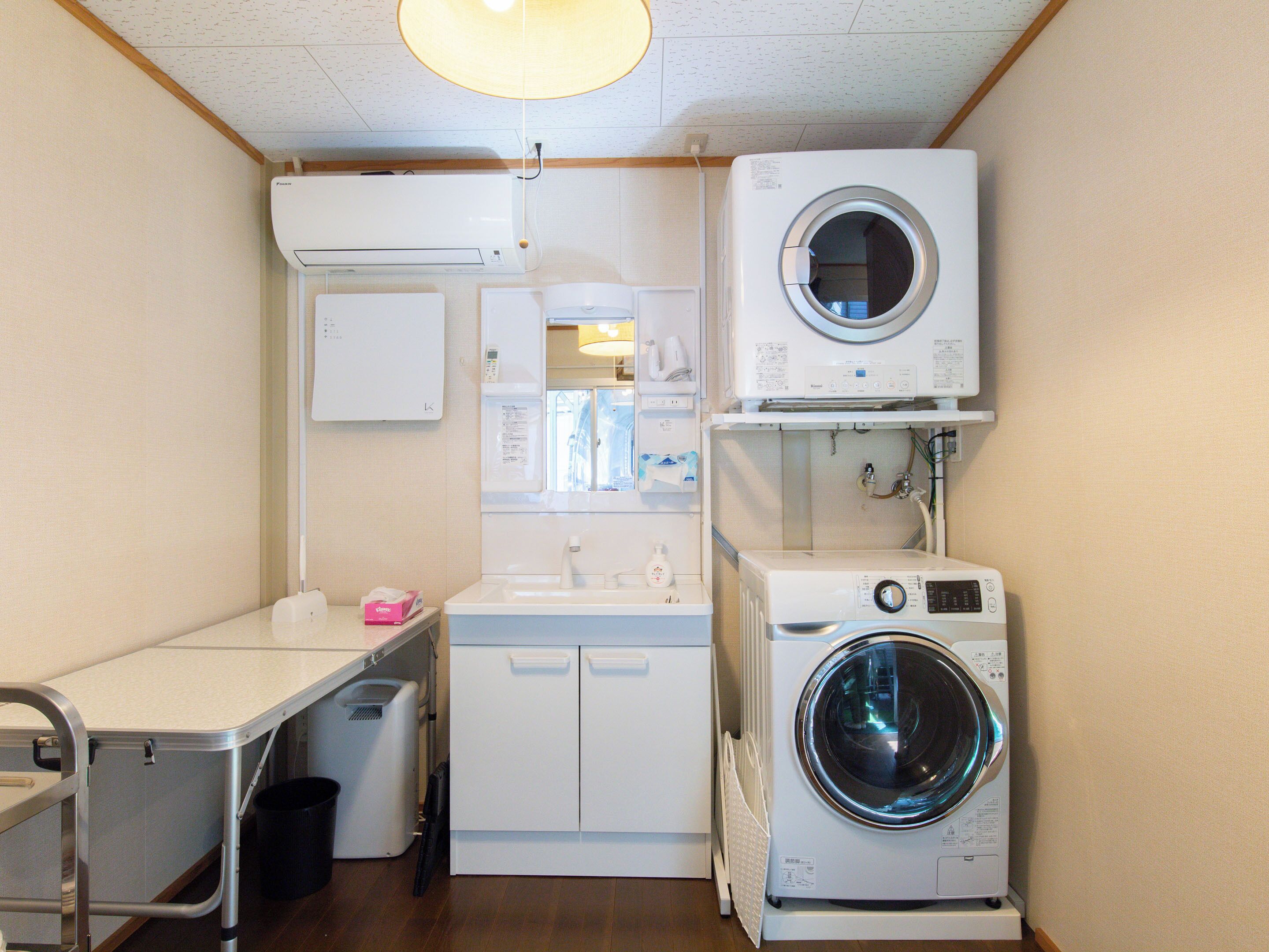 Quadruple Room | Bathroom | Combined shower/bathtub, free toiletries, hair dryer, towels