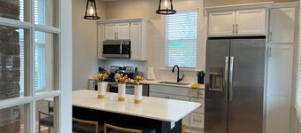 Charming 2-bedroom house close to Quincy University and Blessing hospital