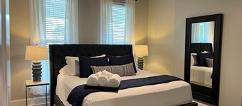 Charming 2-bedroom house close to Quincy University and Blessing hospital