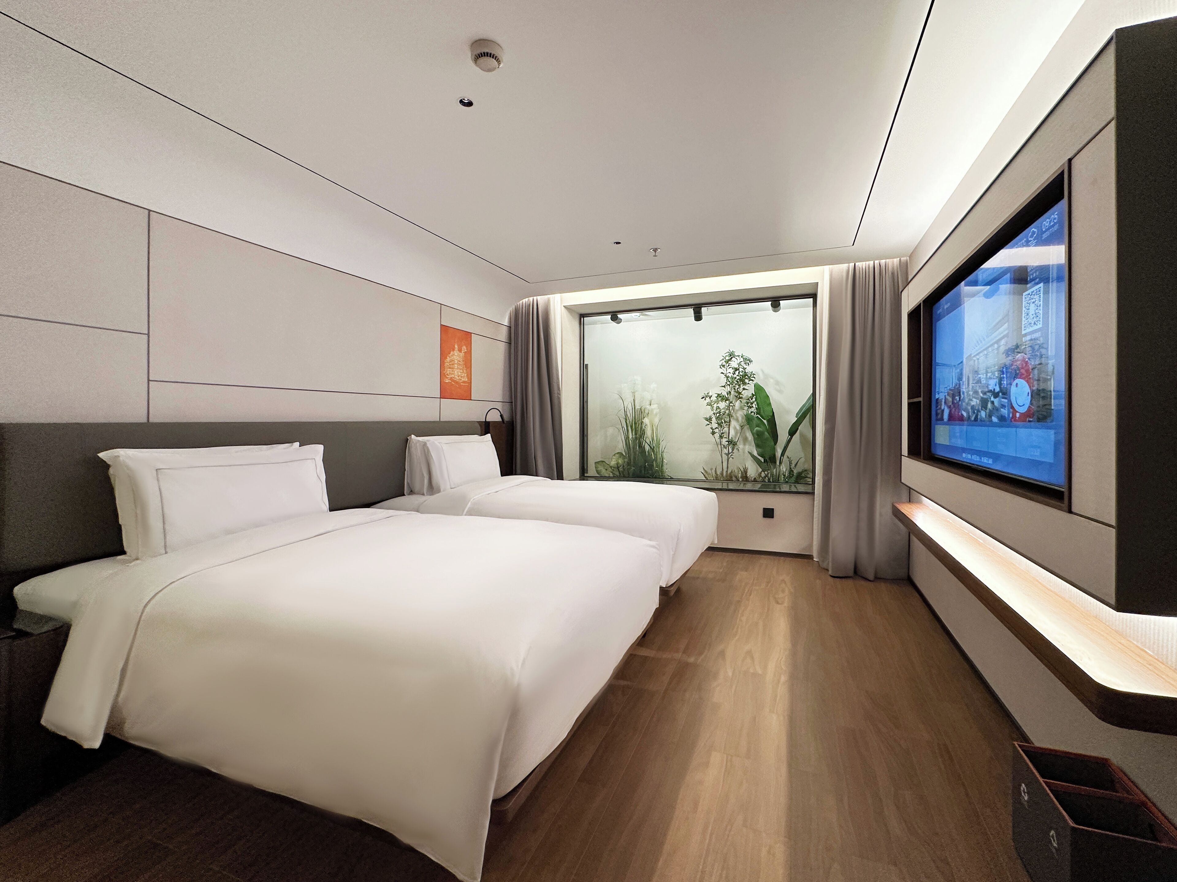 Basic Room | Free minibar, in-room safe, blackout drapes, free WiFi