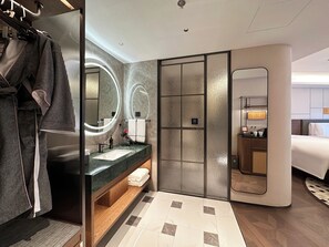 جناح إستديو عائلي | حمام | مستلزمات مجانية للعناية الشخصية، مجففات شعر، خف للقدمين، مناشف