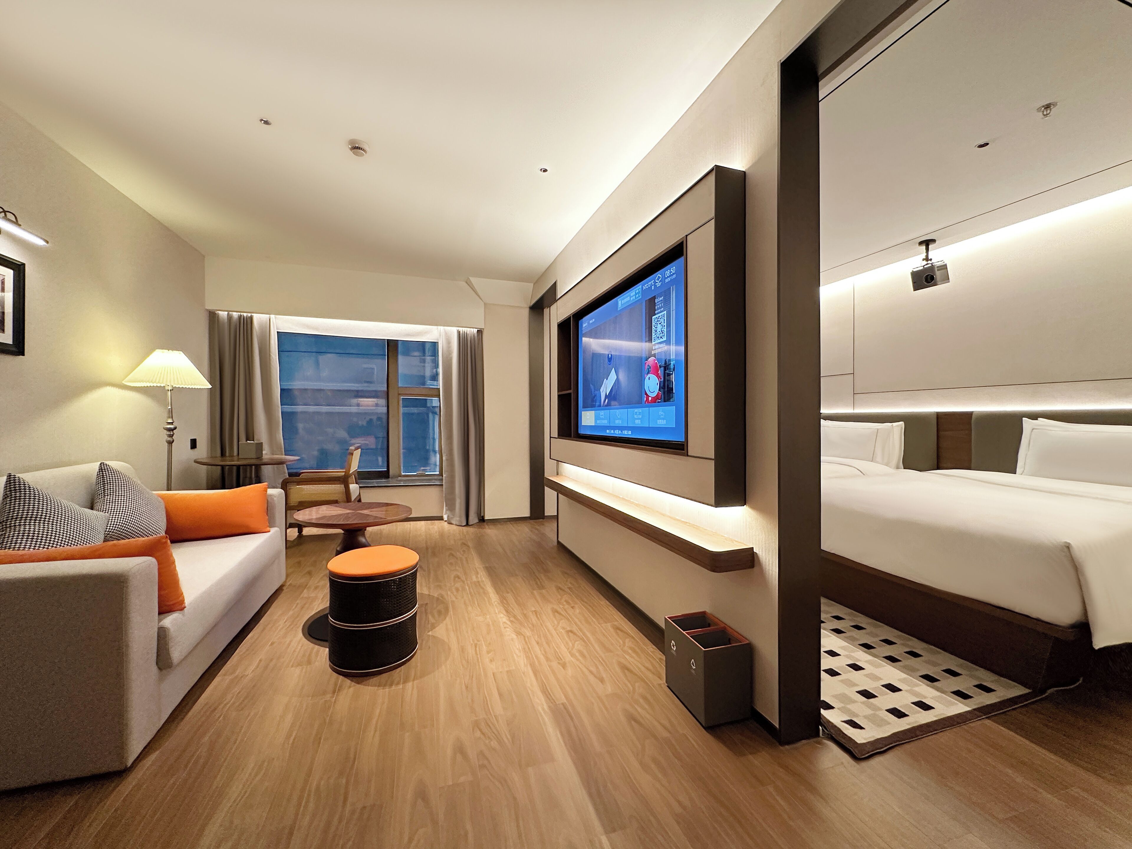 Signature Studio Suite | Free minibar, in-room safe, blackout curtains, free WiFi