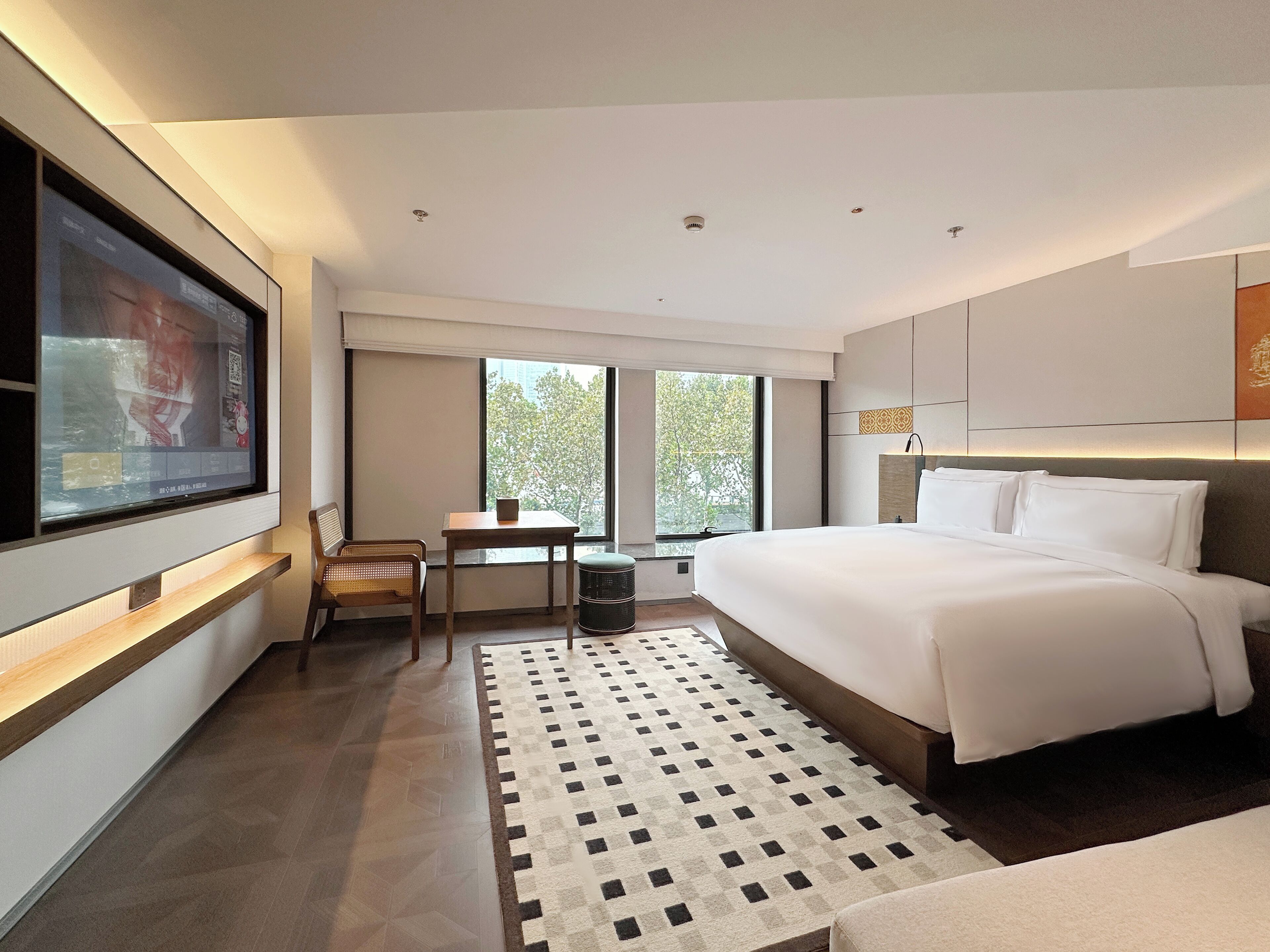 Executive Room | Free minibar, in-room safe, blackout drapes, free WiFi